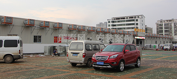 菜市場該如何通風(fēng)降溫呢？瑞泰風(fēng)環(huán)?？照{(diào)為居民買菜送清涼